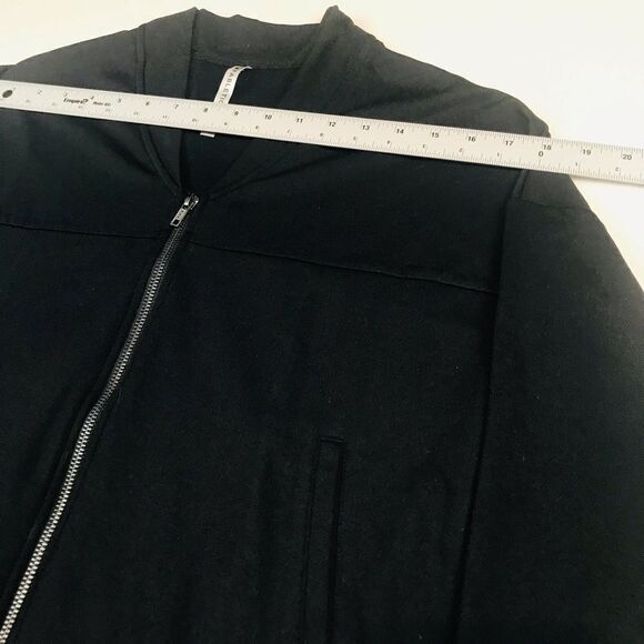 Fabletics Black Zip Up Attis Bomber Pleated Jacket - Women’s XS - Picture 4 of 12